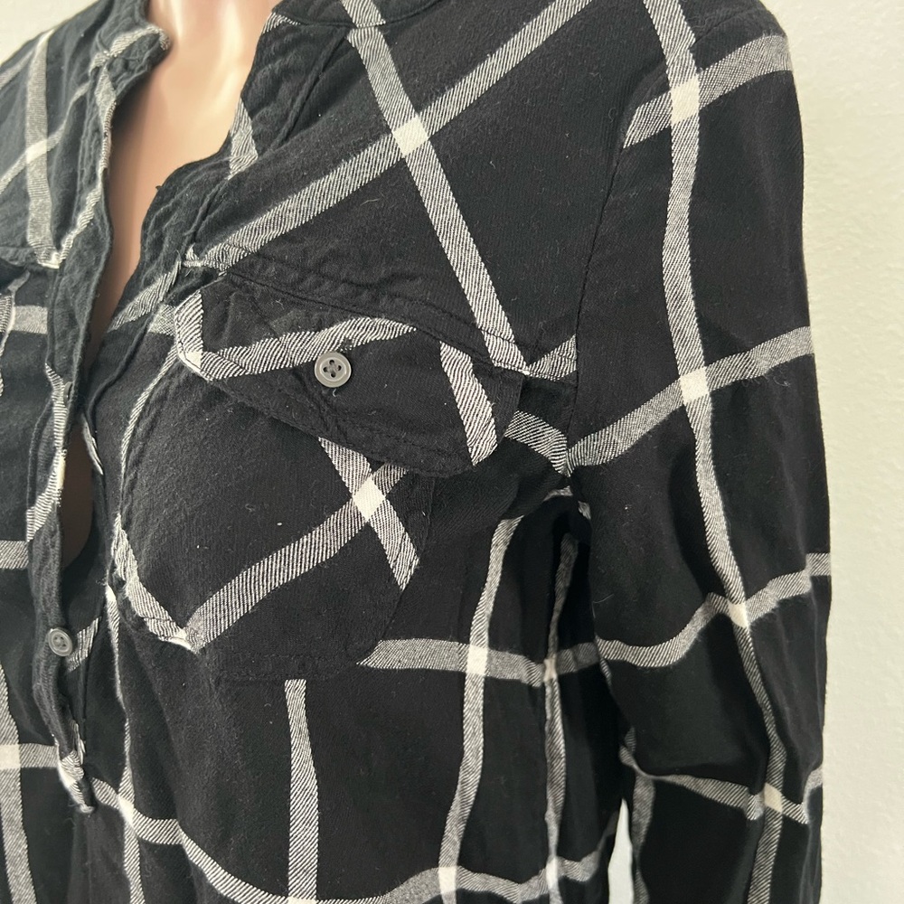 GAP Black & White Plaid Button-Up Shirt gently used